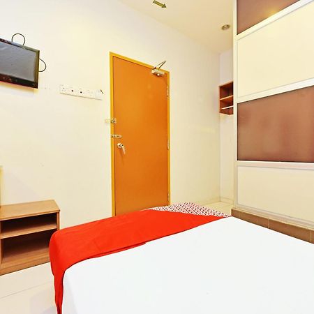 Oyo 582 Hotel Walk Inn Kampong Pasir Puteh  Esterno foto