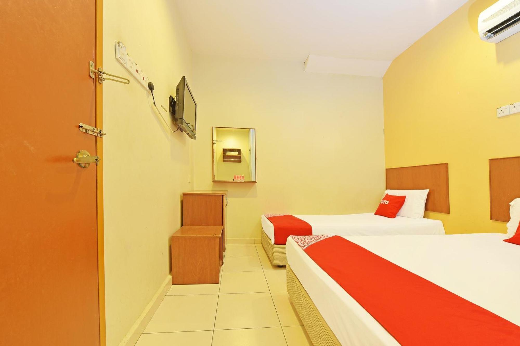 Oyo 582 Hotel Walk Inn Kampong Pasir Puteh  Esterno foto
