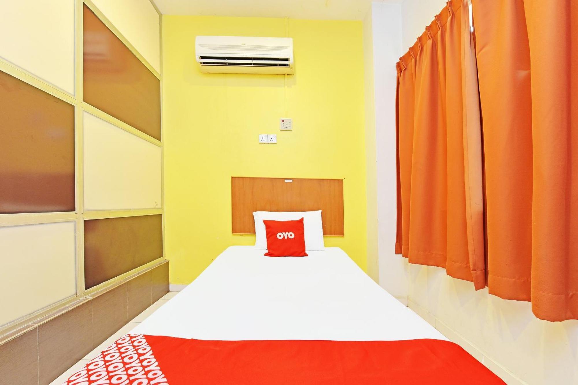 Oyo 582 Hotel Walk Inn Kampong Pasir Puteh  Esterno foto